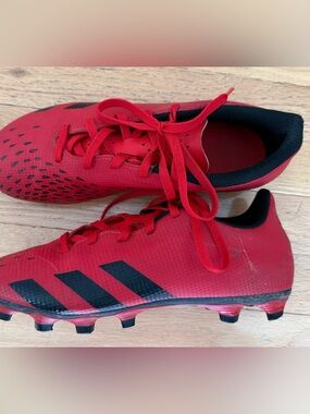 adidas predator firm ground cleats- Size 7Y (Big Boy)